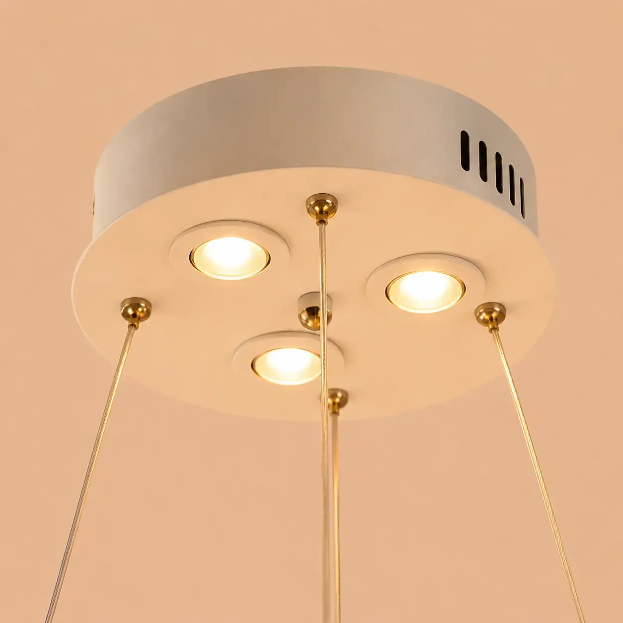 Cozy Cloud-pendul din pene cu becuri+Led