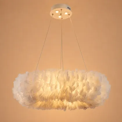 Cozy Cloud-pendul din pene cu becuri+Led