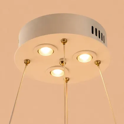 Cozy Cloud-pendul din pene cu becuri+Led