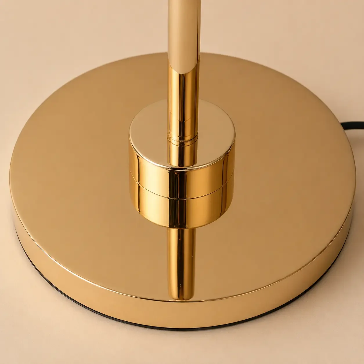 Elira-lampadar auriu elegant cu cristale si 8 becuri