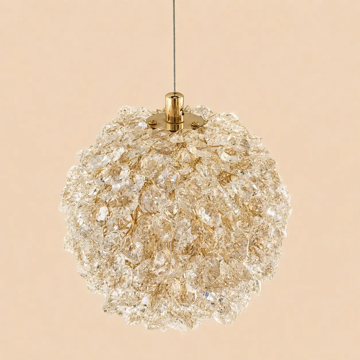 Celia-candelabru led auriu cu 20 bile de cristal